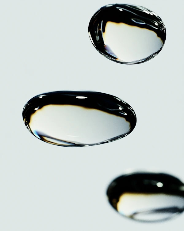Glossy Liquid Droplets