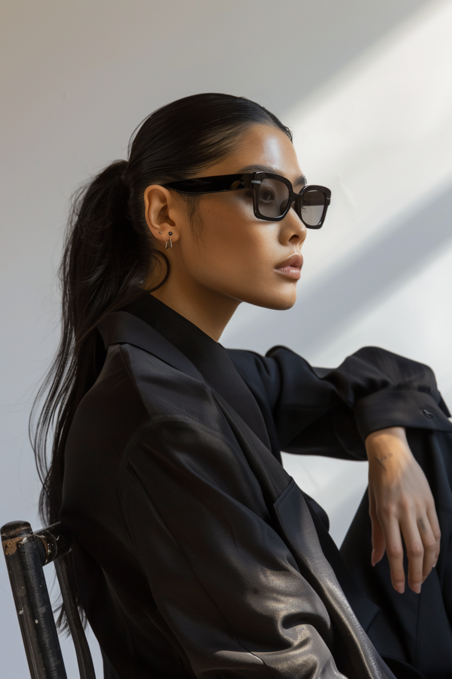 Modern Minimalist Woman