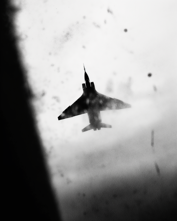 Solitary Jet in Flight