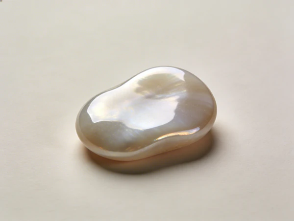 Lustrous Pearl Object
