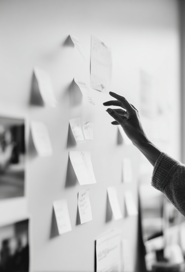 Brainstorming in Grayscale