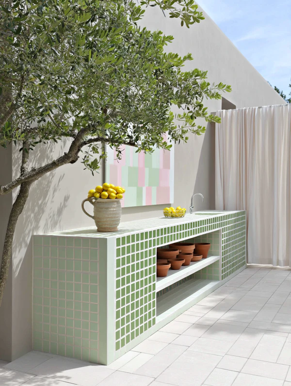 Modern Outdoor Kitchen