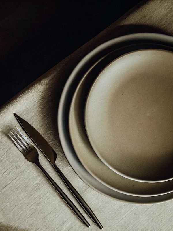 Minimalist Table Setting