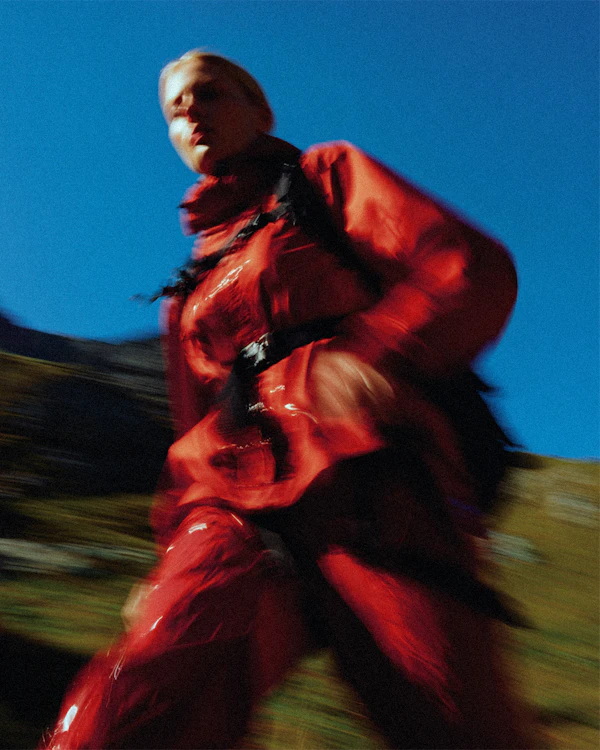 Dynamic Red Motion