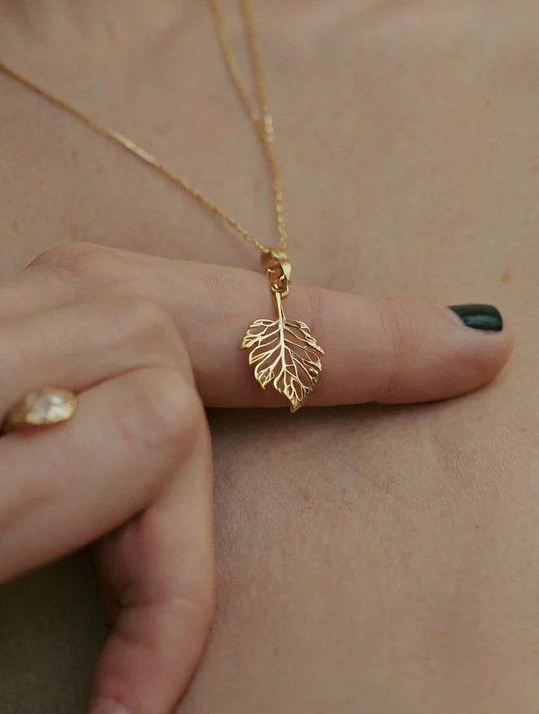 Elegant Gold Leaf Necklace