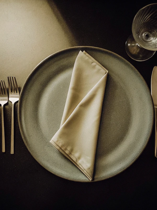 Minimalist Table Setting