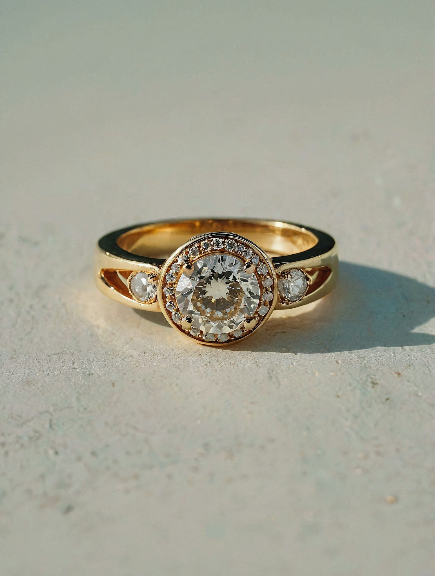 Elegant Gold Diamond Ring