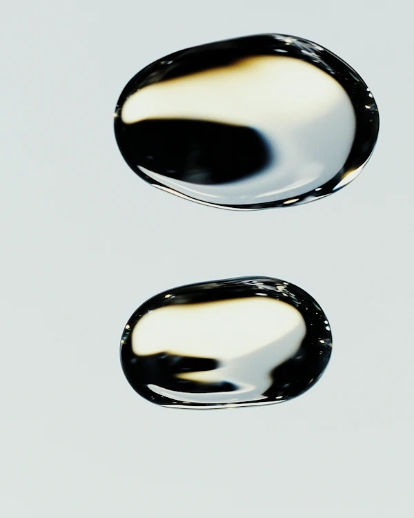 Floating Metallic Droplets