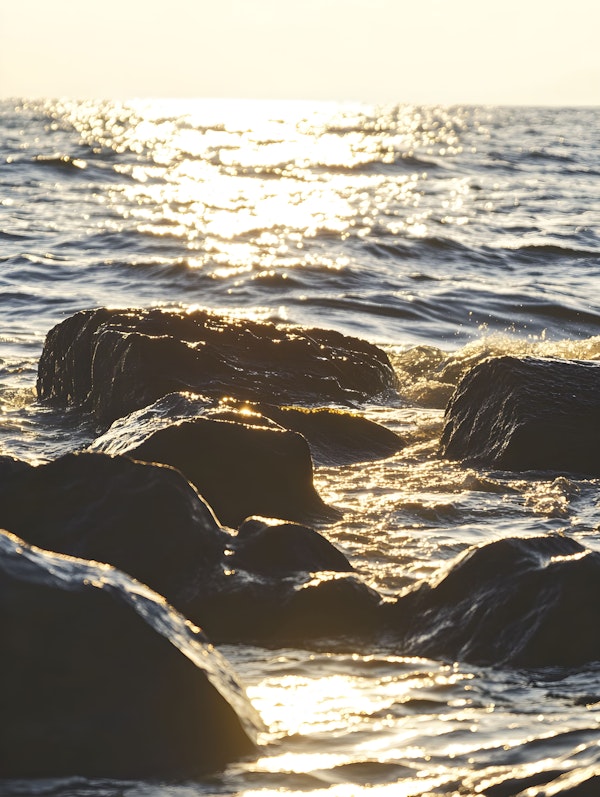 Serene Seascape at Sunrise/Sunset