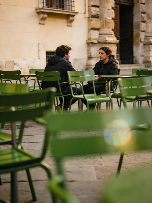 Outdoor Café Chat