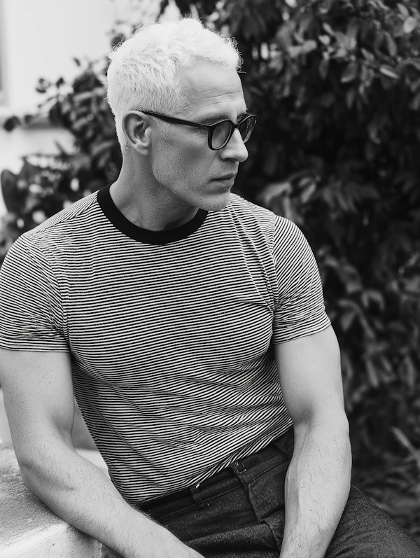 Monochrome Reflective Pose