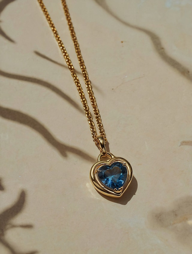 Gold Necklace with Heart-shaped Pendant