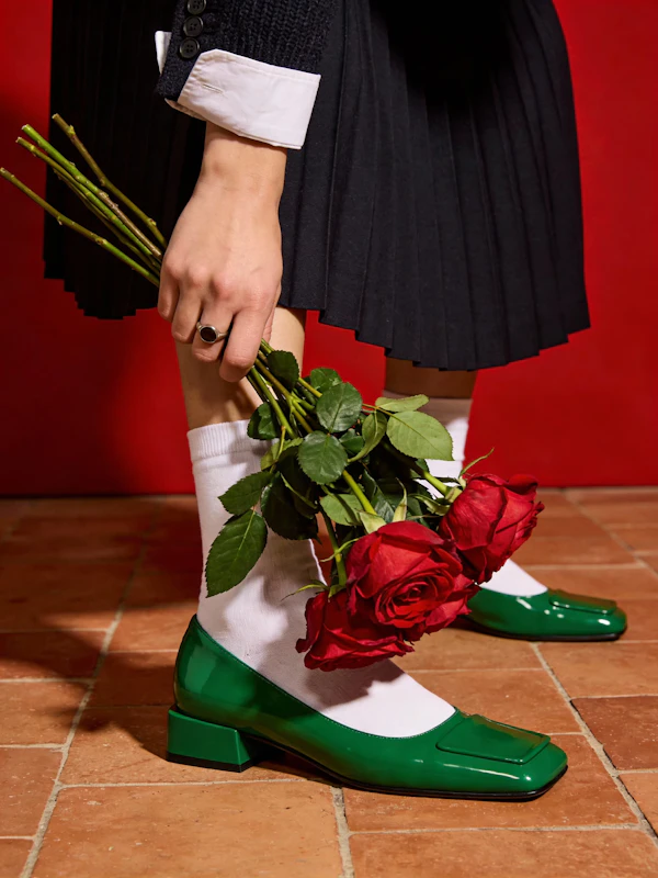 Red Roses and Green Shoes