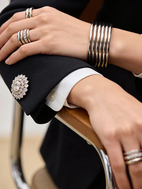 Elegant Hands Display